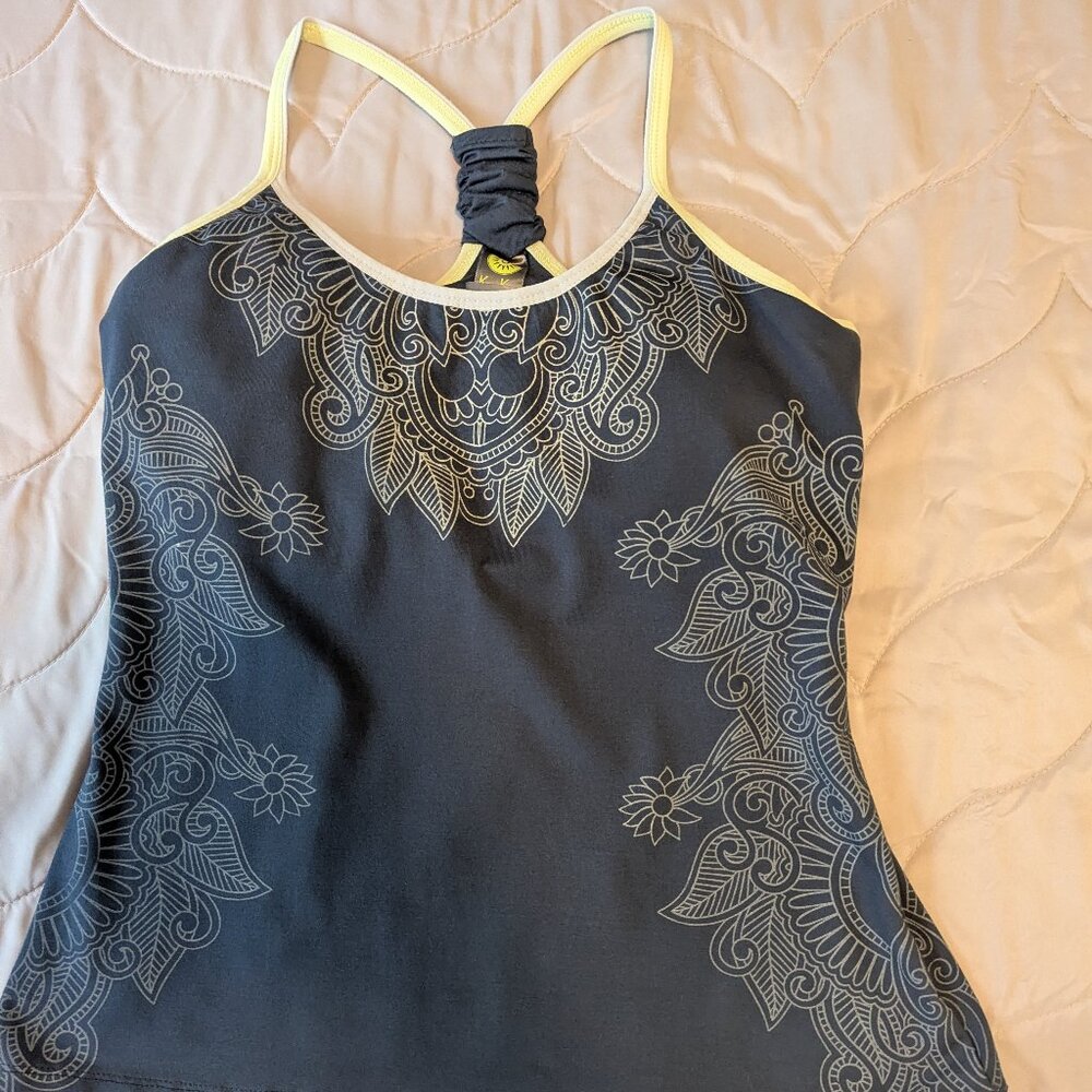 Kiwi Kate Women's Yoga Top- Size M
